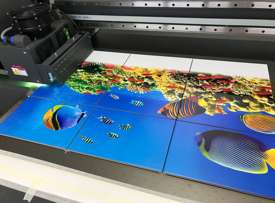Технология ультрафиолетовой печати: как она работает и какие материалы используются